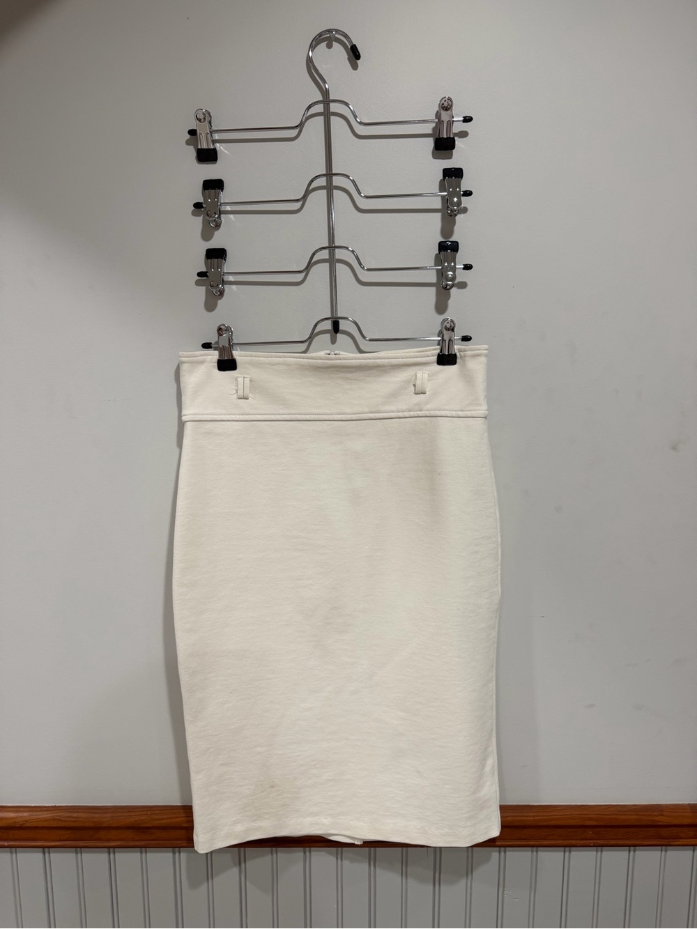 Women's Cream Pencil Skirt - Sleek Professional Fit